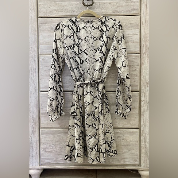 SHEIN | Women’s Snakeskin Print Belted Keyhole Neck Knot Dress Size Small - Picture 2 of 7